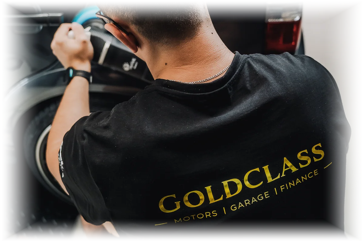 Technik GoldClass pri korekcii laku excentrickou leštičkou.
